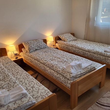 Vuk Apartman โดนยี มิลาโนวัซ ภายนอก รูปภาพ